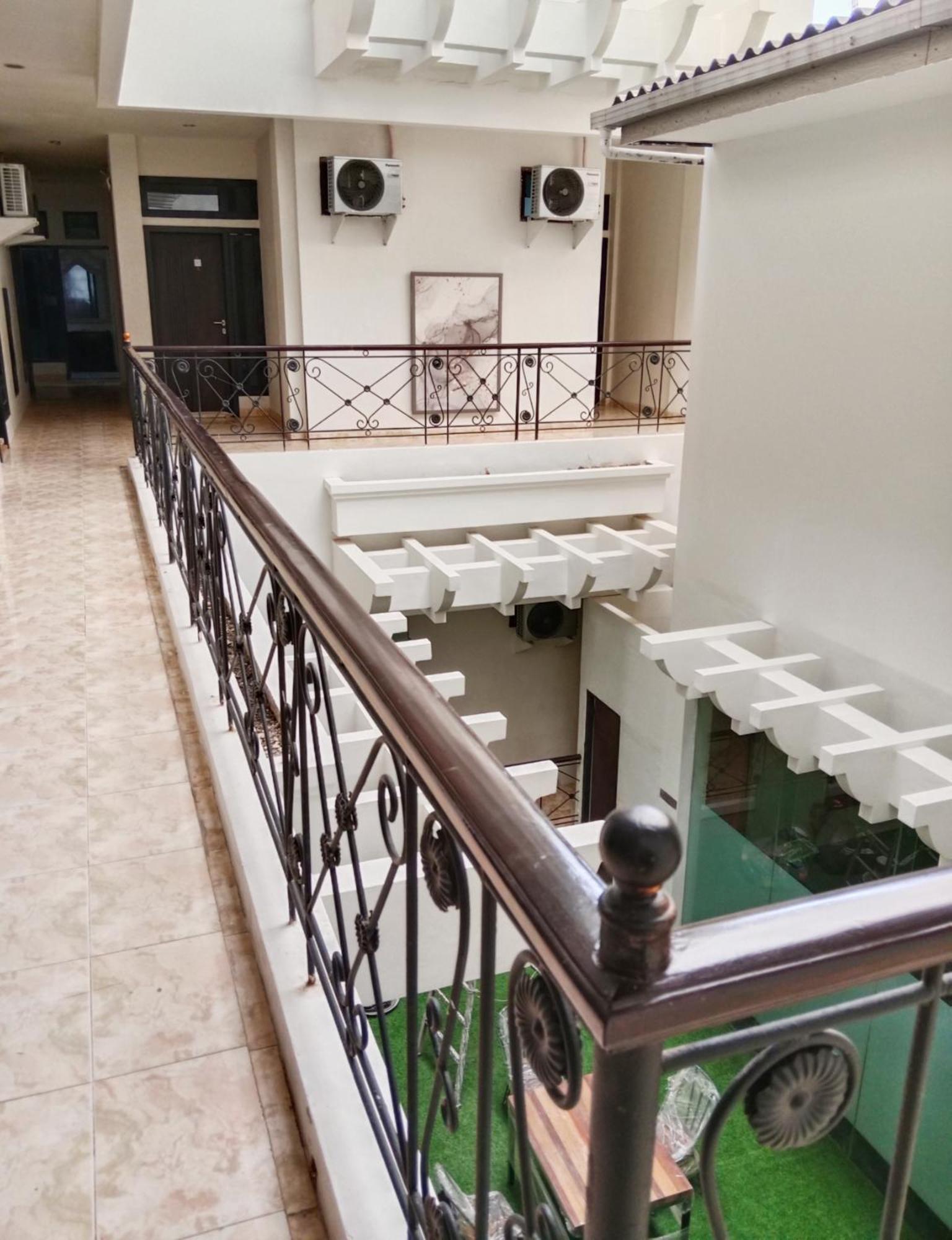 Andita Syariah Hotel Surabaia Exterior foto