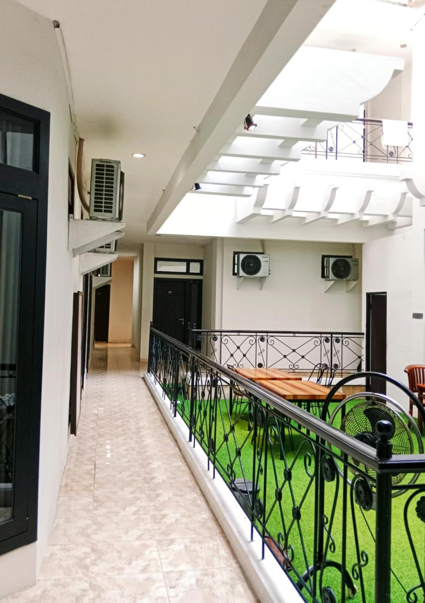 Andita Syariah Hotel Surabaia Exterior foto